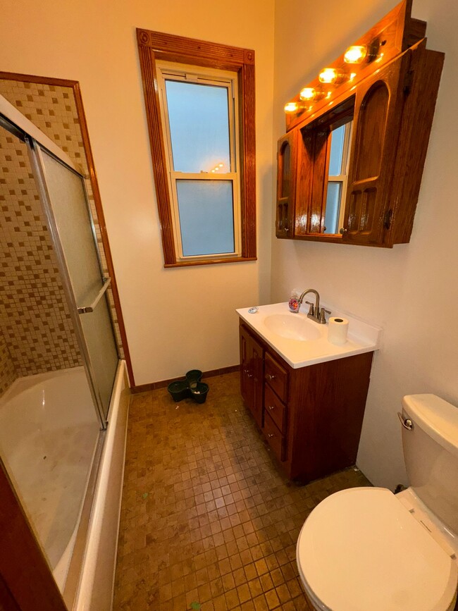 Bathroom - 2246 W 47th Pl