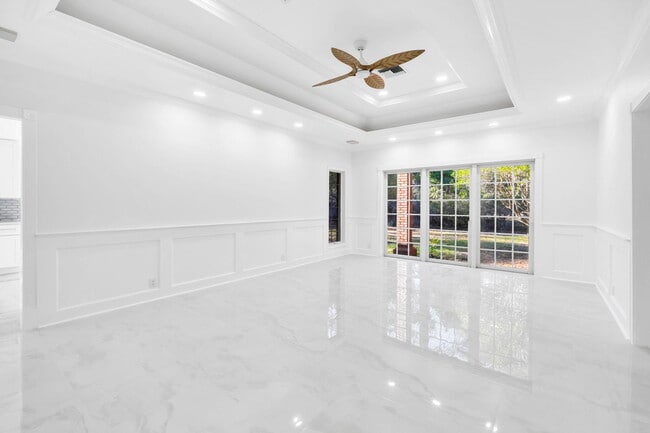 Building Photo - 1524 Glenlake Cir