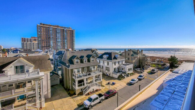 Building Photo - 5000 Boardwalk