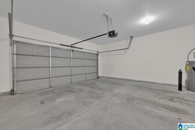 Building Photo - 170 Kings Wy