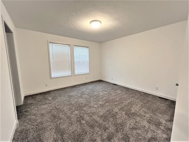 Building Photo - 17082 Coventry Ln