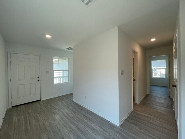 Building Photo - SINGLE FAMILY HOME FOR RENT