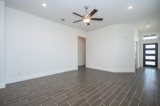 Building Photo - 2823 Sunrise Fld Ln