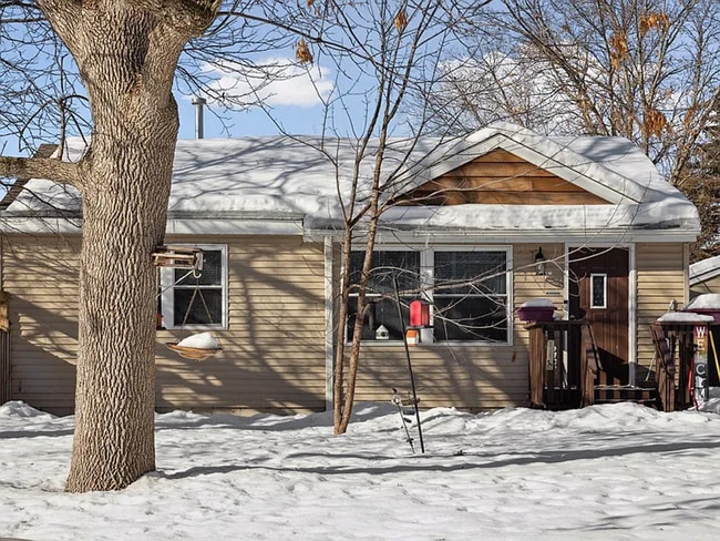 Building Photo - Updated 3 Bed | 1 Bath Duplex W/ Private Fenced Yard & Laundry