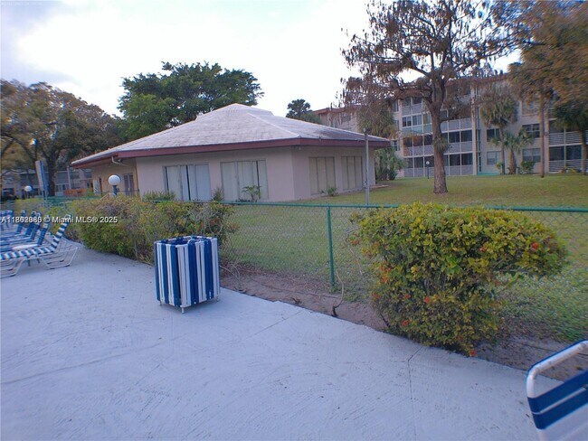Building Photo - 2601 NW 48th Terrace