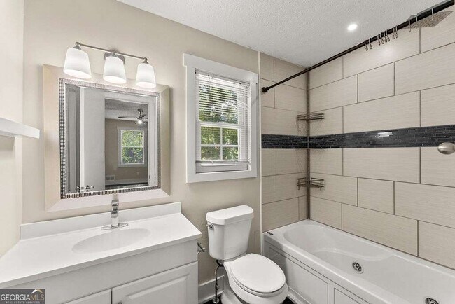 Building Photo - 4035 Thames Dr