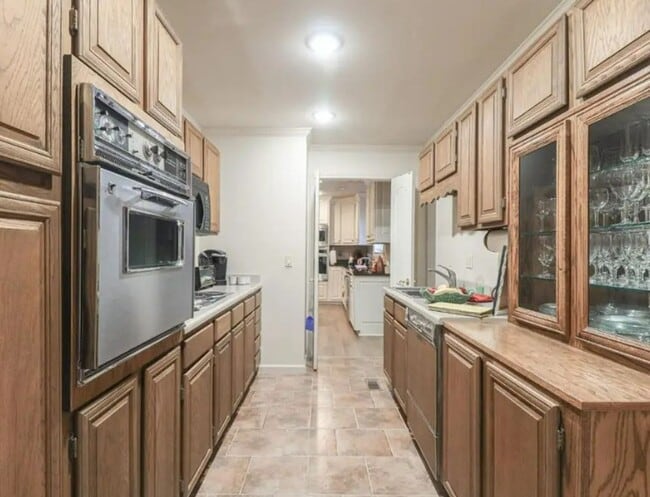 Building Photo - 3 Bed / 4.5 Bath - 3902 sq. feet!