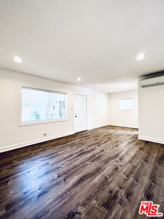 Building Photo - 1048 Elm Ave