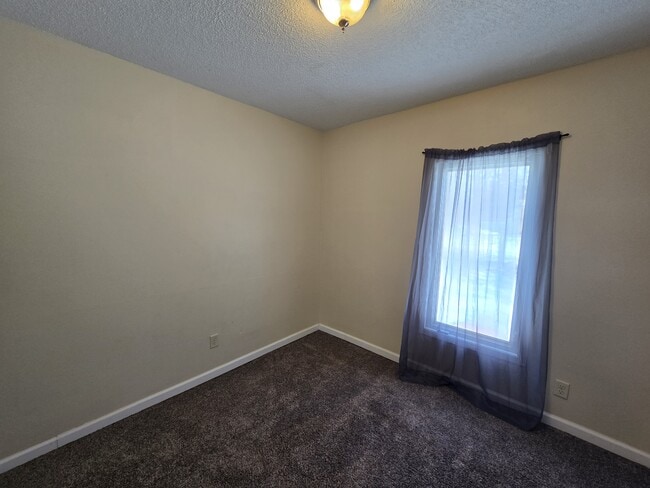 Building Photo - 330 Cottage St