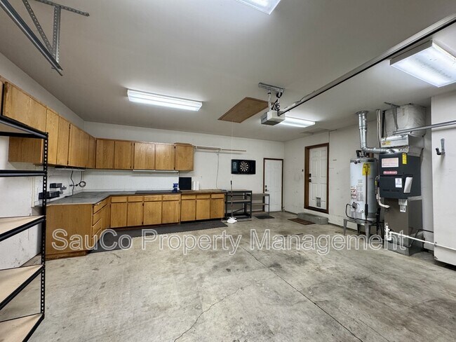 Building Photo - 741 SE Camellia Ct