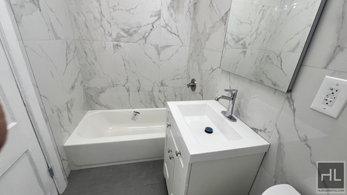 Building Photo - 3616 Clarendon Rd