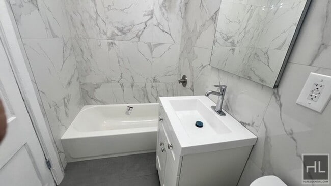 Building Photo - CLARENDON ROAD