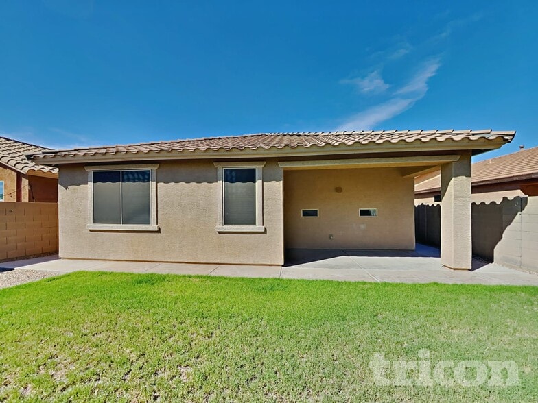 Building Photo - 2403 W Kristina Ave