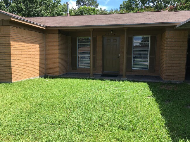 Front entry with porch - 1307 College Dr