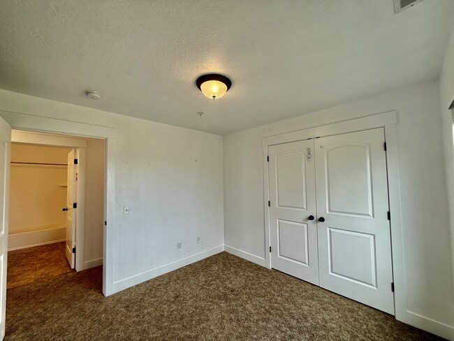 Building Photo - 1045 S 1700 W