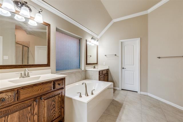 Building Photo - 704 Thetford Ln