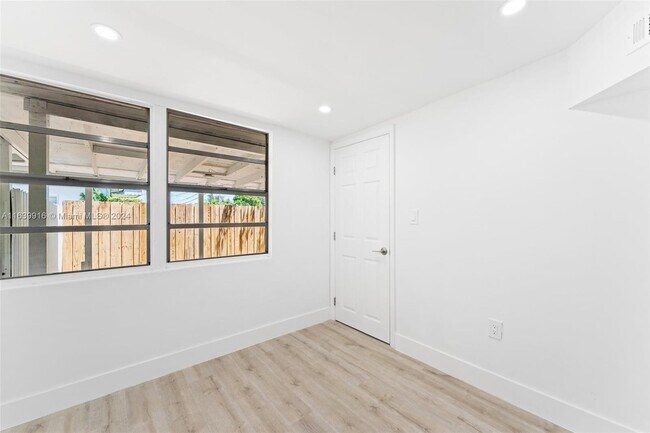 Building Photo - 3155 SW 27th Ln