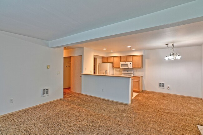 Building Photo - Charming 2-Bedroom Ground-Level Home in Qu...