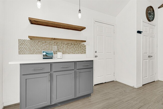 Building Photo - 18875 Ferney Ln