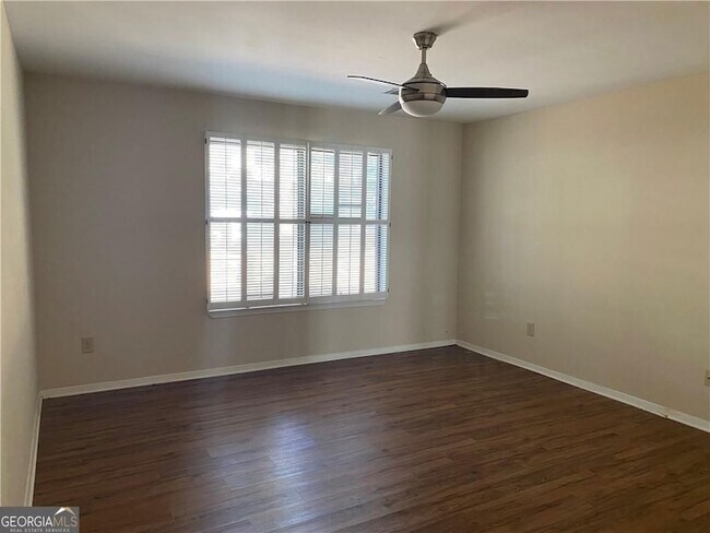 Building Photo - 2185 Palmyra Dr