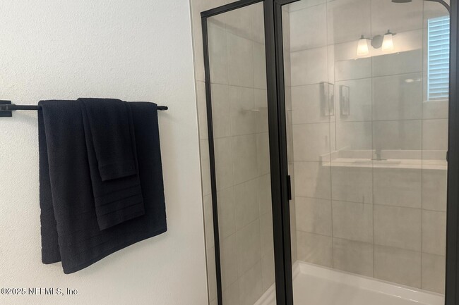 Building Photo - 1063 Farwell St