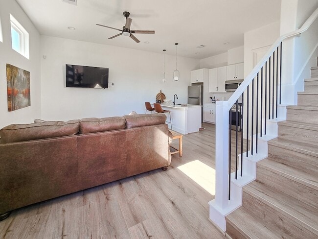 Building Photo - 203 Danna Ln