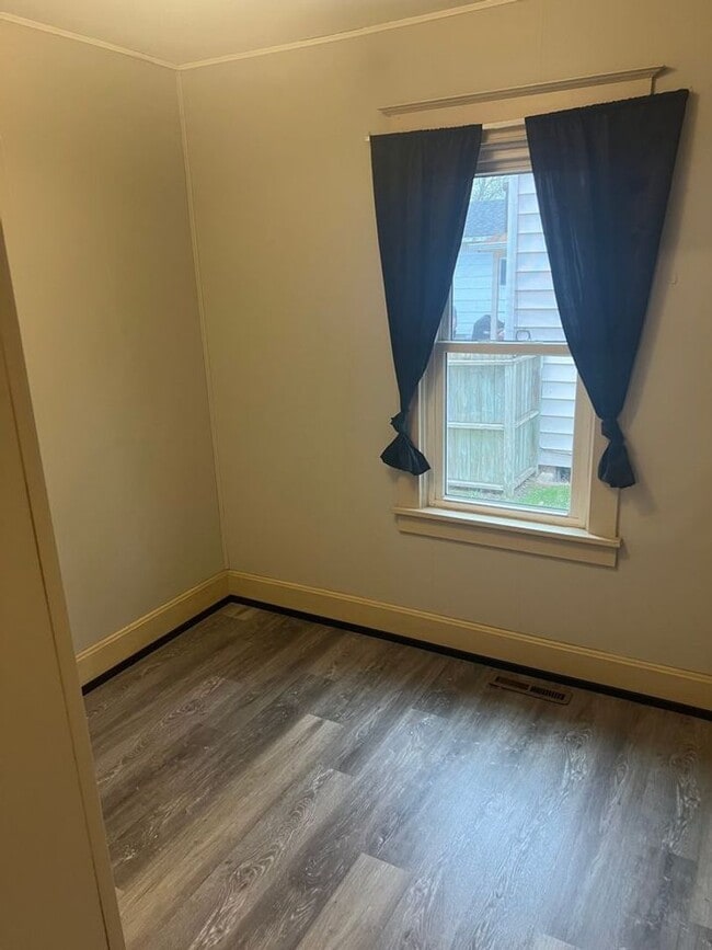 Building Photo - Duplex in Black River Falls