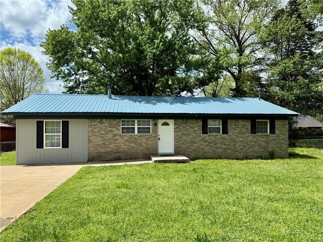 Primary Photo - 339 Davis St