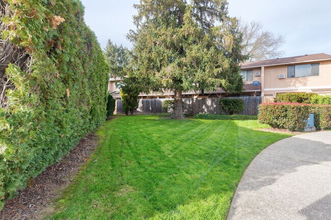 Building Photo - 1100 Excalibur Dr