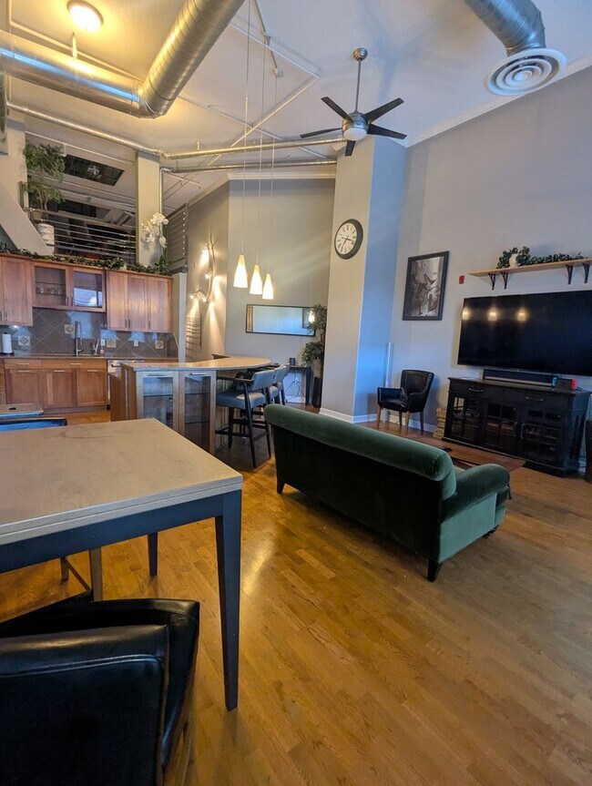 Building Photo - FANTASTIC LUXURY CONDO IN BALLPARK NEXT TO COORS FIELD!  FULLY-FURNISHED!
