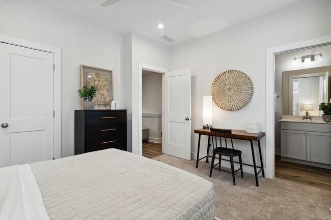 Building Photo - 776 Metropolitan Pkwy SW