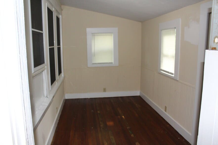 Building Photo - 420 N Green St