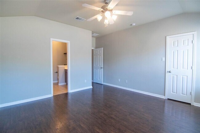 Building Photo - 504 Comal Run