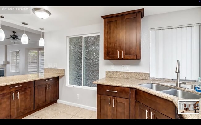 Building Photo - Beautiful Oceanside Home with Vaulted Ceil...