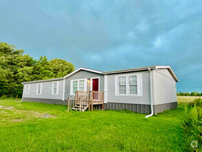 Building Photo - 55 County Rd NE 2220