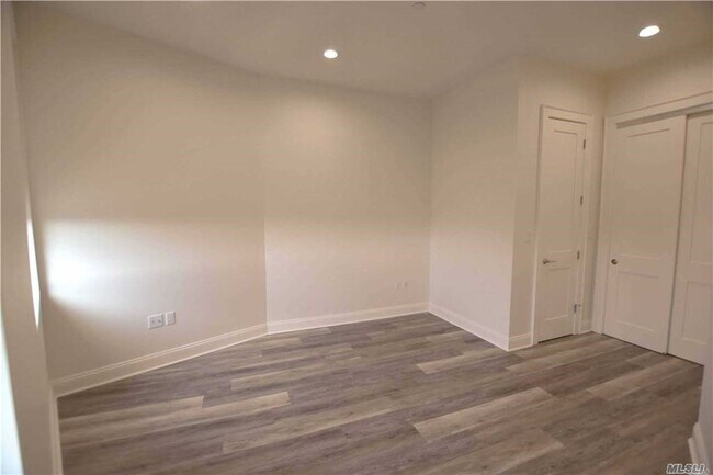 Building Photo - 35 Broadway