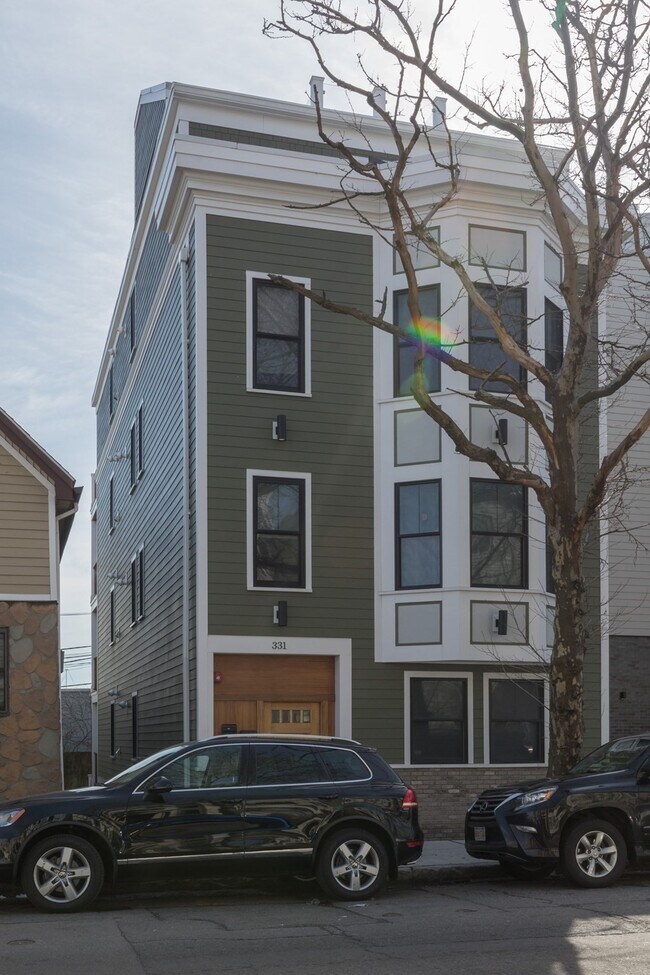 Building Photo - 331 Chelsea St
