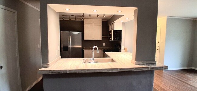 Building Photo - 5200 Martel Ave