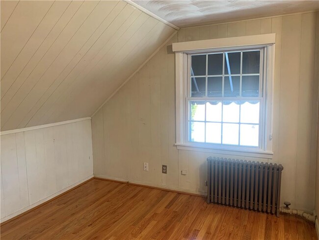 Building Photo - 38 Brae St
