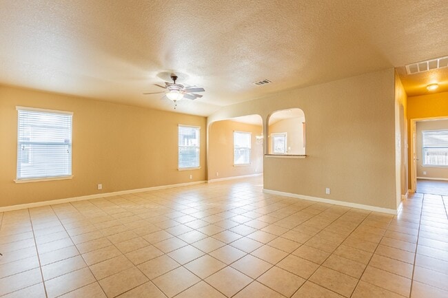 Building Photo - 259 Creekview Way