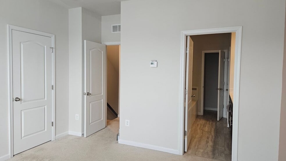 Building Photo - 9072 Fox Stream Way