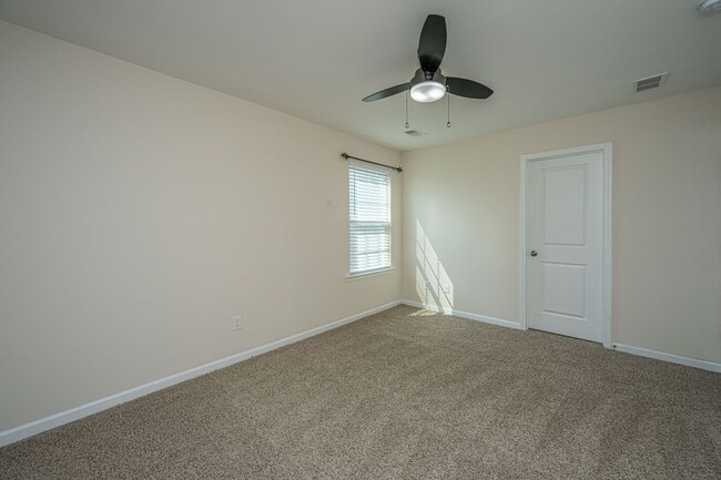 Building Photo - 201 Bigleaf Ct