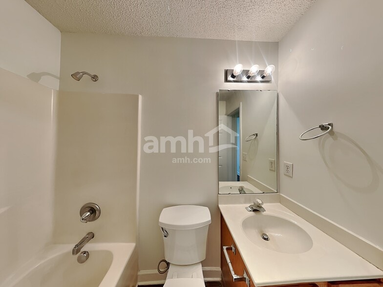 Building Photo - 4945 Hopewood Ln