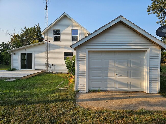 Building Photo - 5 bed 2 bath Single Family Home in Nekoosa