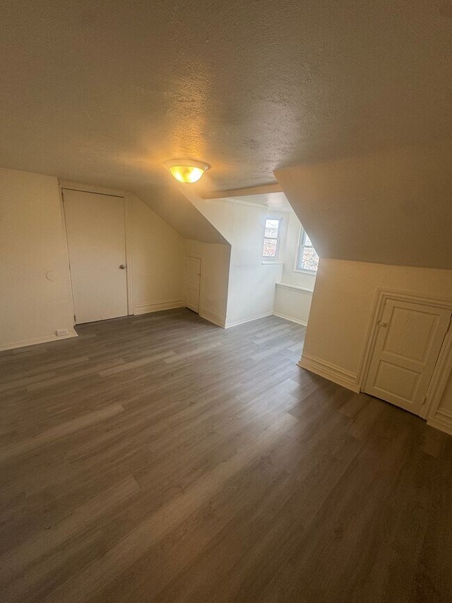 Building Photo - 222 N 12th St