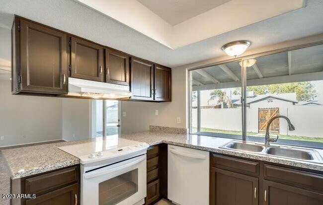 Building Photo - 2536 E Commonwealth Cir