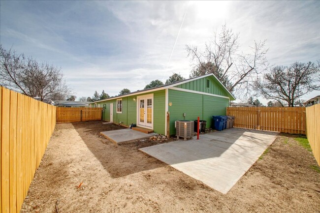 Building Photo - Beautifully Updated Duplex in Southeast Boise