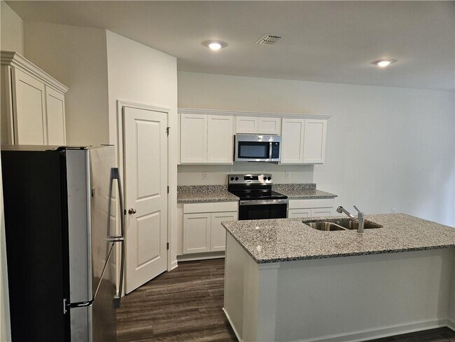 Building Photo - 326 Silverton Dr