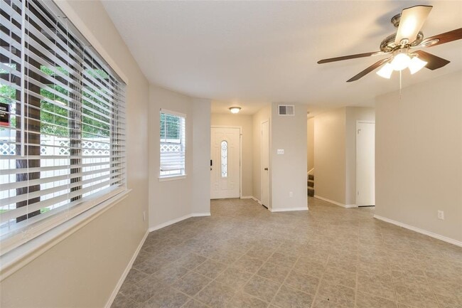 Building Photo - 9322 Kingsflower Cir