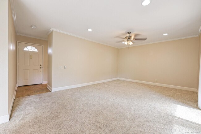 Building Photo - 8515 Villa La Jolla Dr